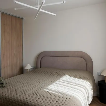 Modern Luxury In Old Town Apartment *