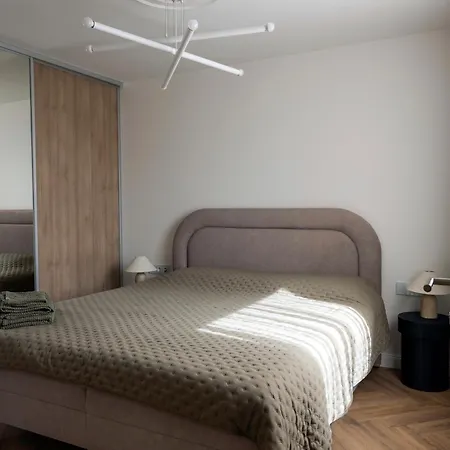Modern Luxury In Old Town Apartment *