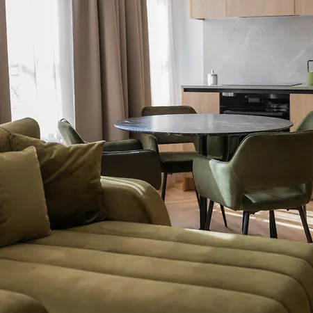 Modern Luxury In Old Town Apartment