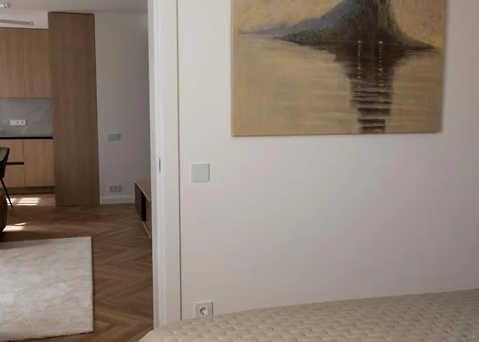 Modern Luxury In Old Town *